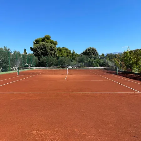 Pama Luko Apartment 100M From Beach, Tennis Court & Gym, Free Parking Supetar Exterior photo
