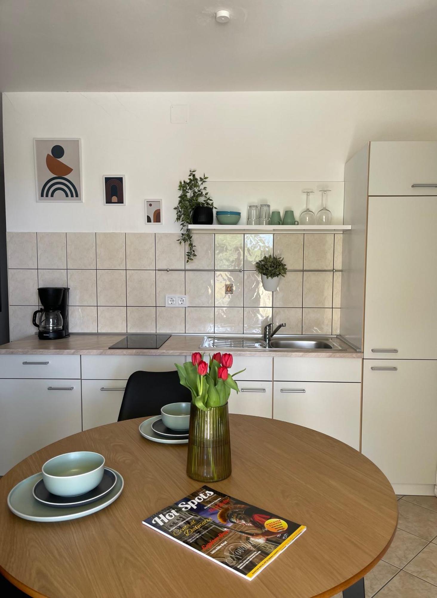 Apartment Pama Luko 100m From Beach, Tennis Court & Gym, Free Parking Supetar
