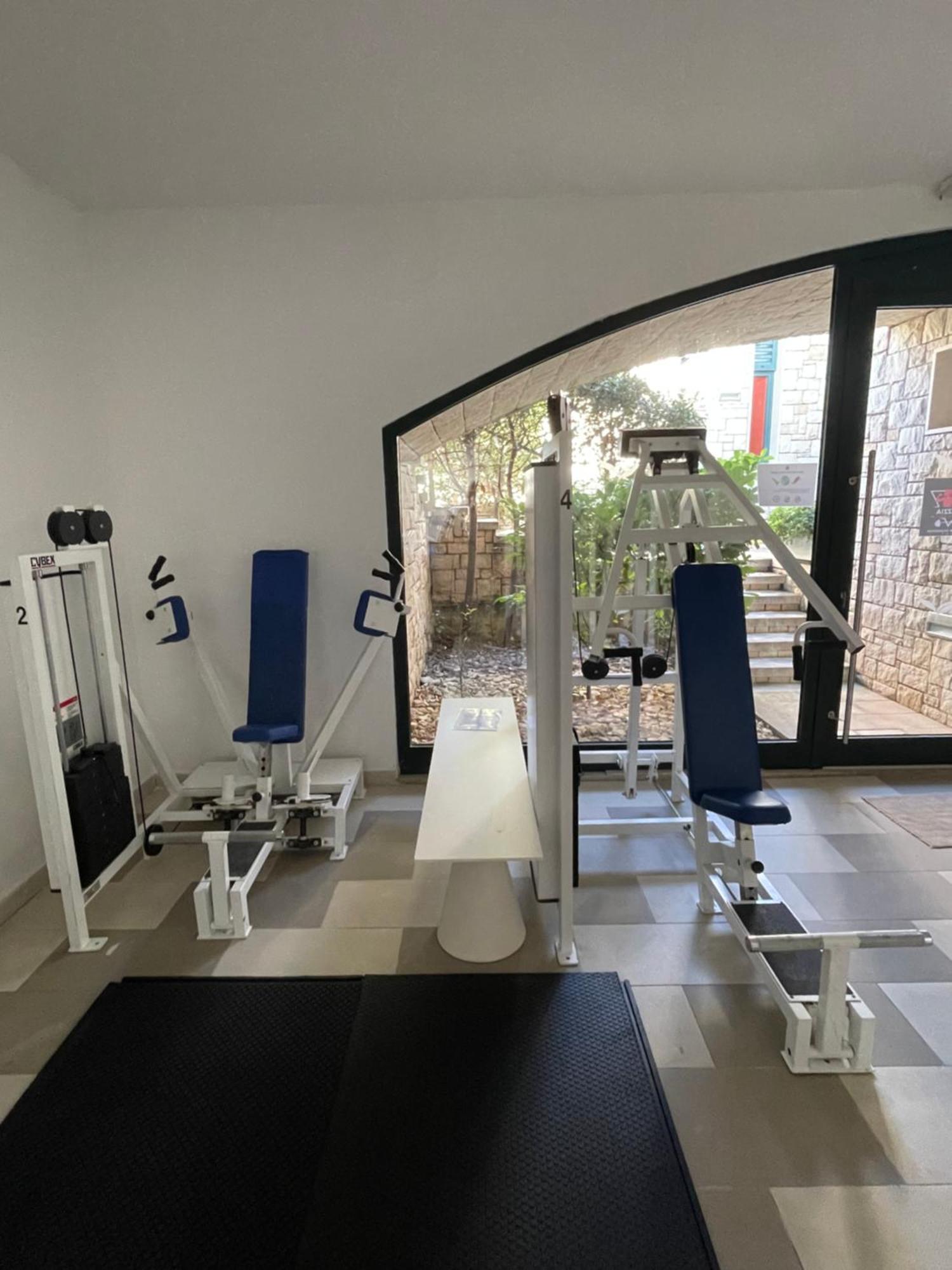 Pama Luko 100m From Beach, Tennis Court & Gym, Free Parking Apartment
